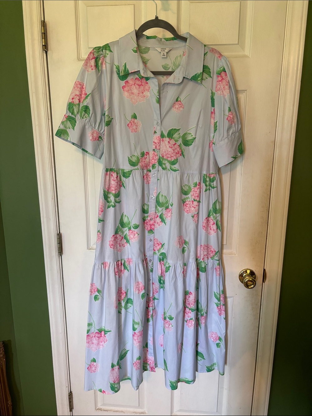 crown & ivy Light Blue Floral Button-Front Tiered Midi Dress with Pink Blooms